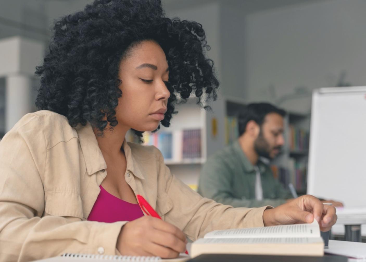 Професійне обладнання для монтажу відео в навчальній студії